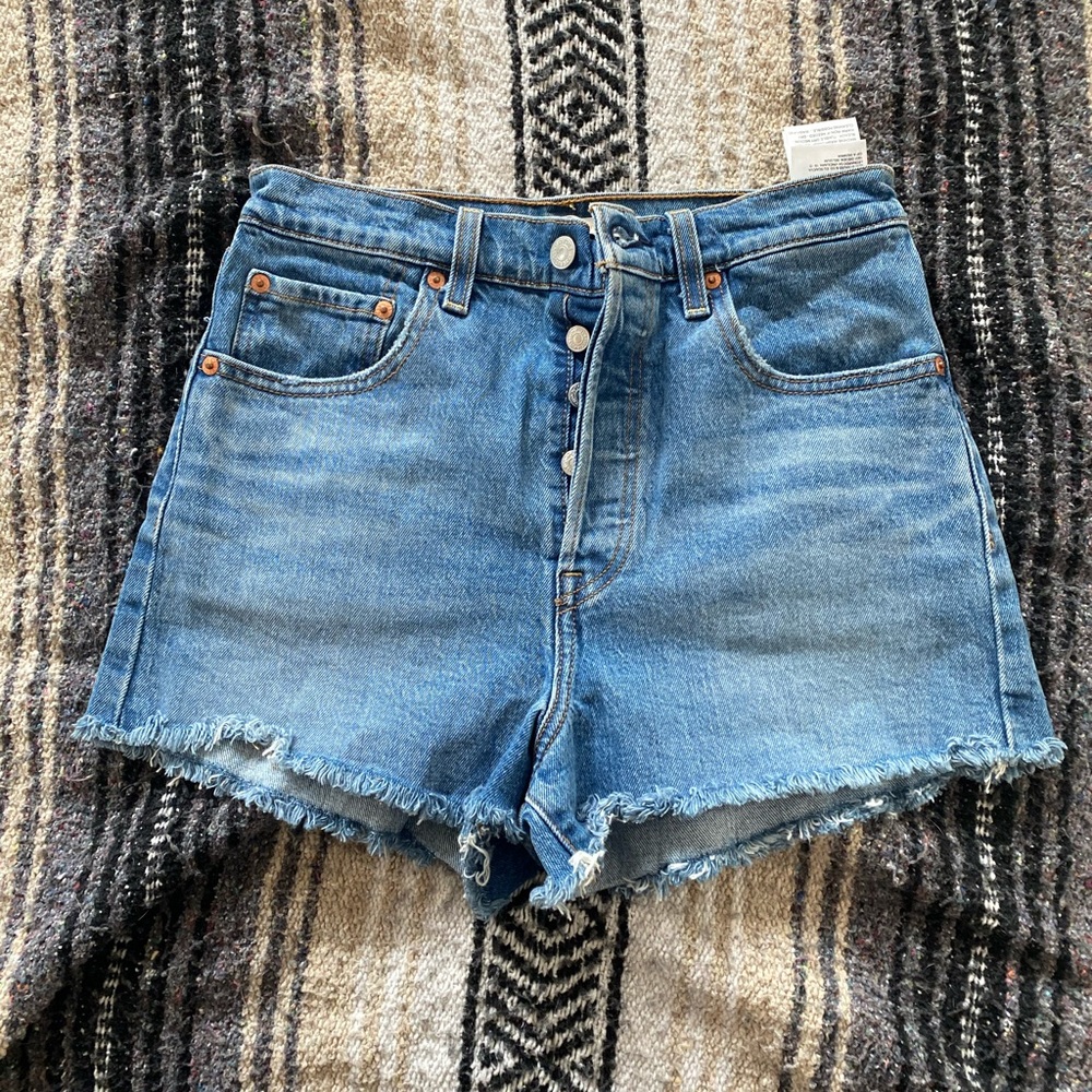 Levi’s ribcage shorts